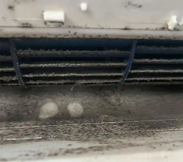 龙川空调吹的风有股烧焦味是怎么回事